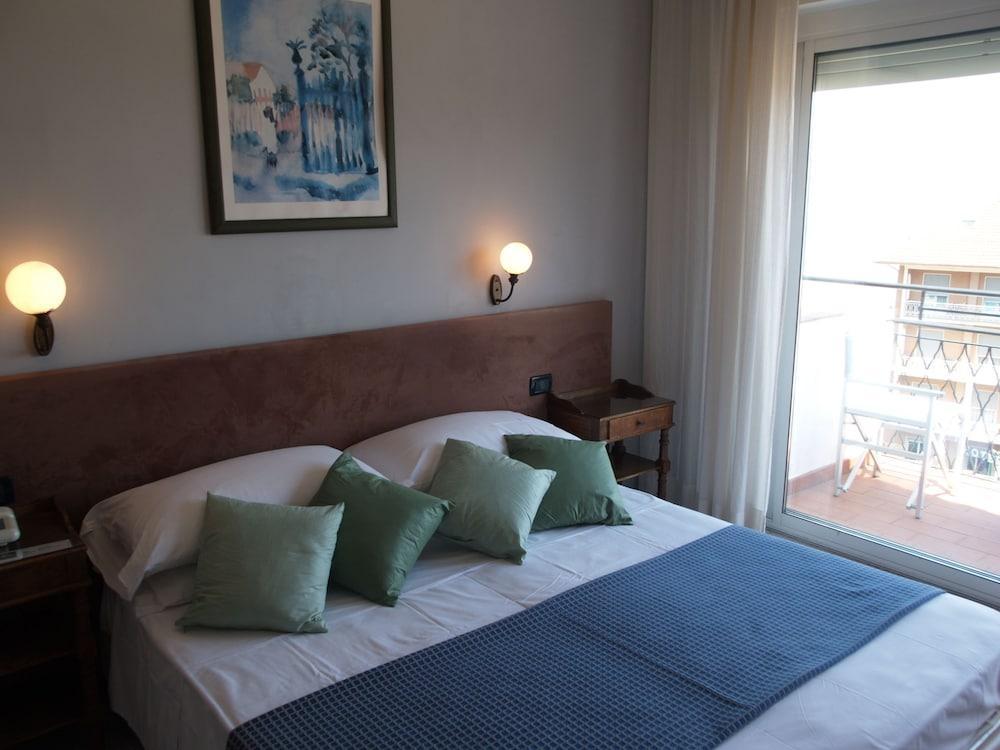Hotel Moresco ดิอาโนมารีนา ภายนอก รูปภาพ