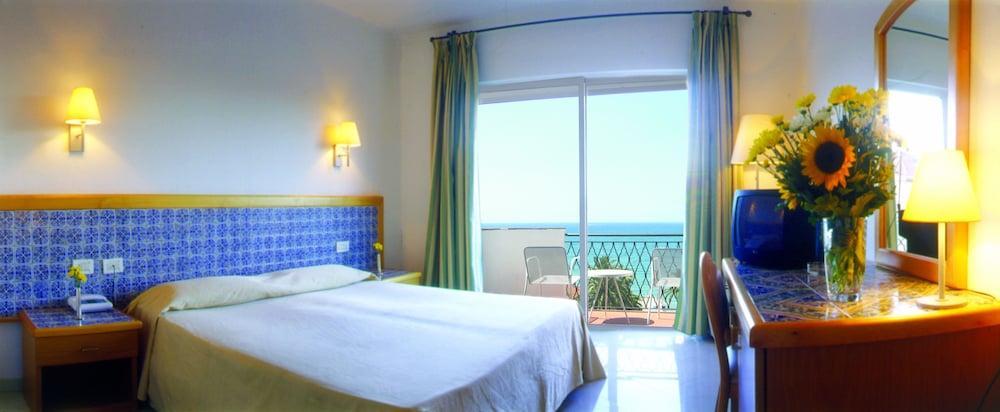Hotel Moresco ดิอาโนมารีนา ภายนอก รูปภาพ
