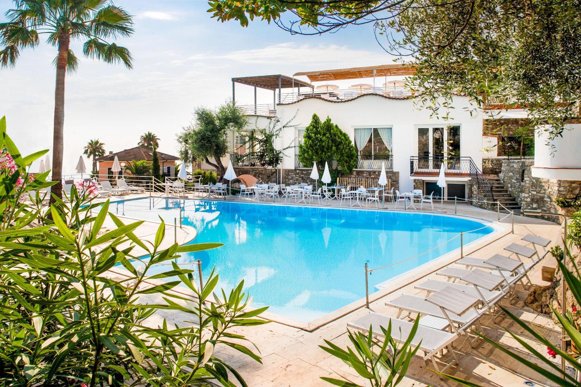 Hotel Moresco ดิอาโนมารีนา ภายนอก รูปภาพ
