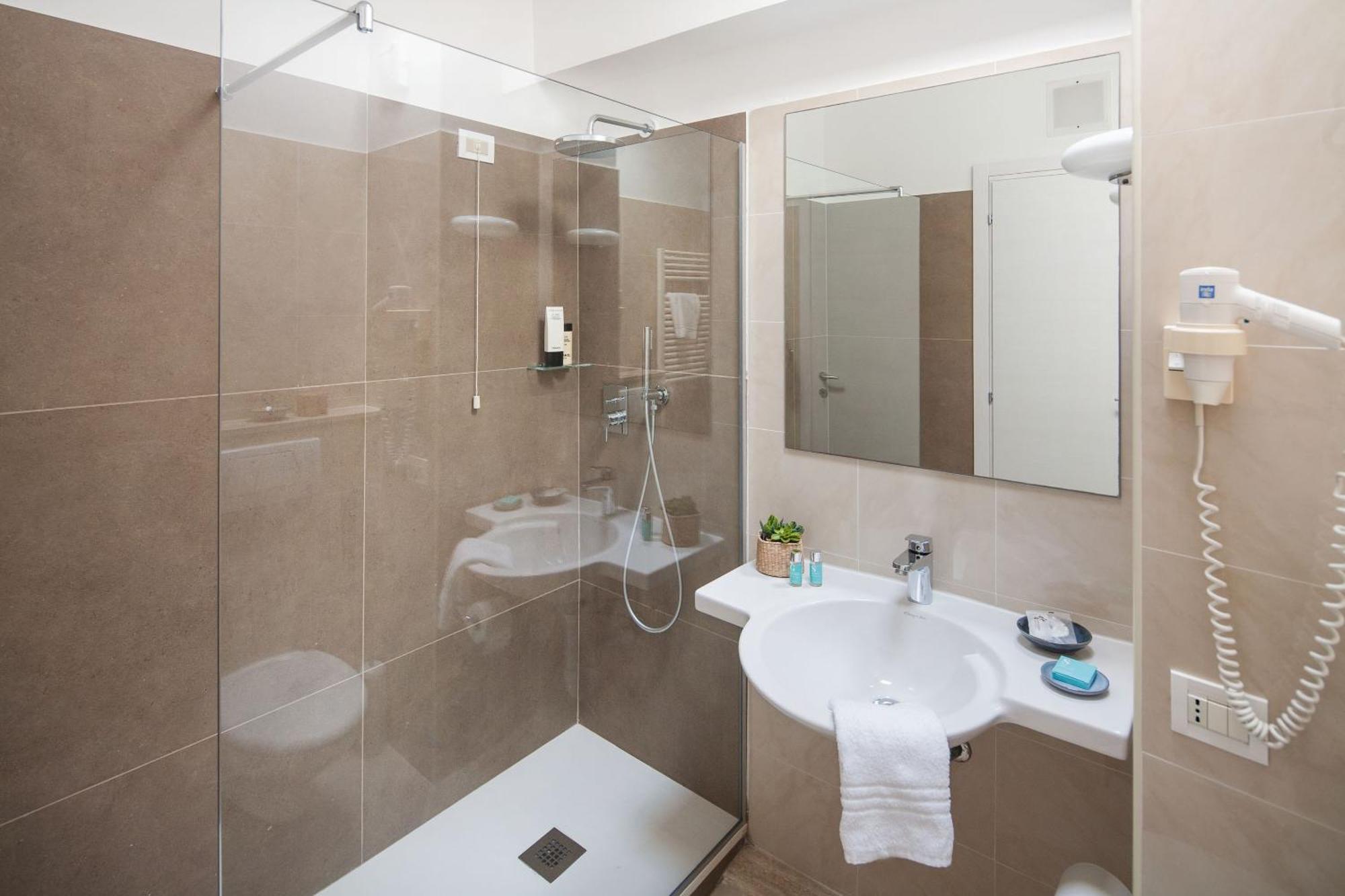 Hotel Moresco ดิอาโนมารีนา ภายนอก รูปภาพ