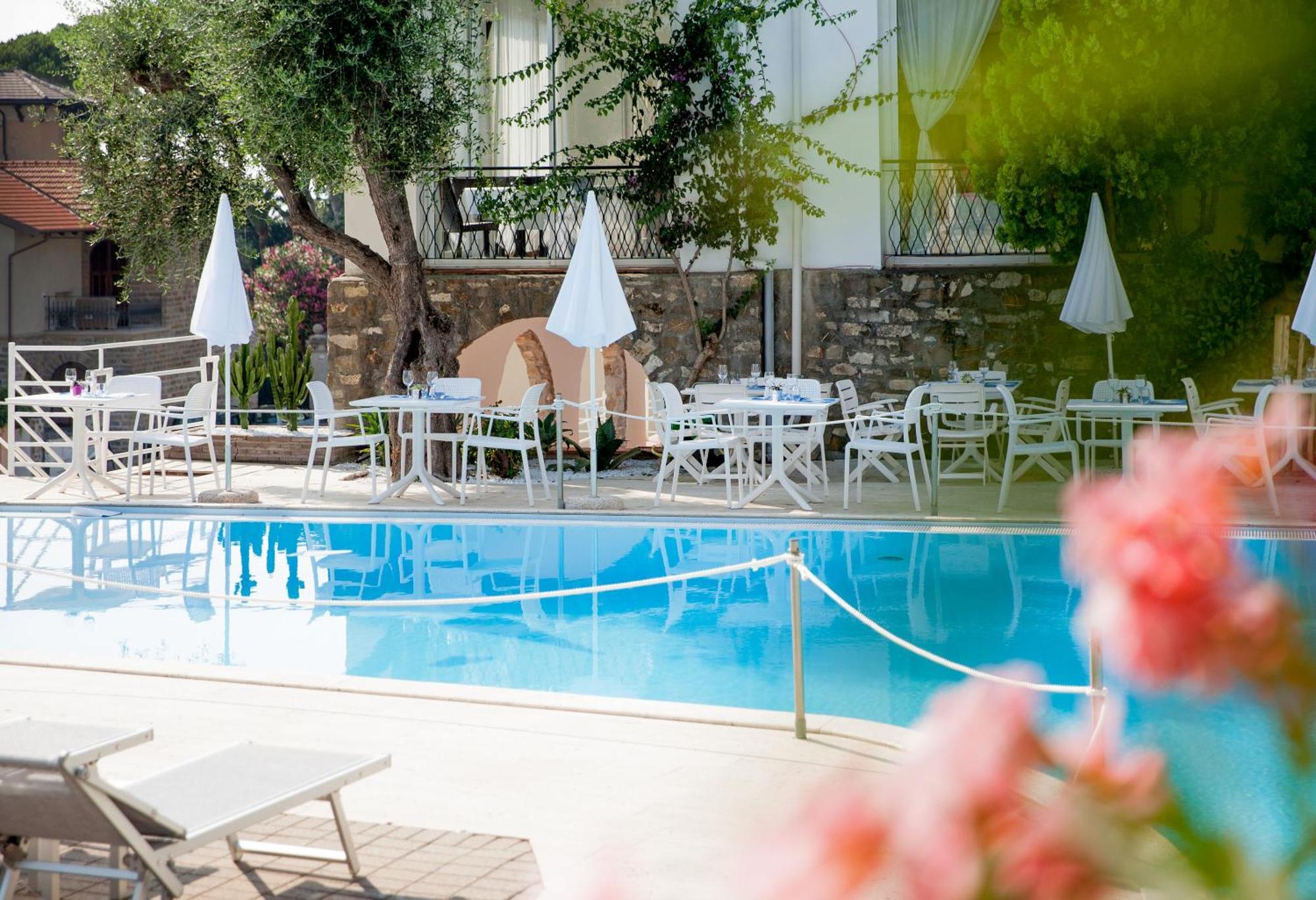 Hotel Moresco ดิอาโนมารีนา ภายนอก รูปภาพ