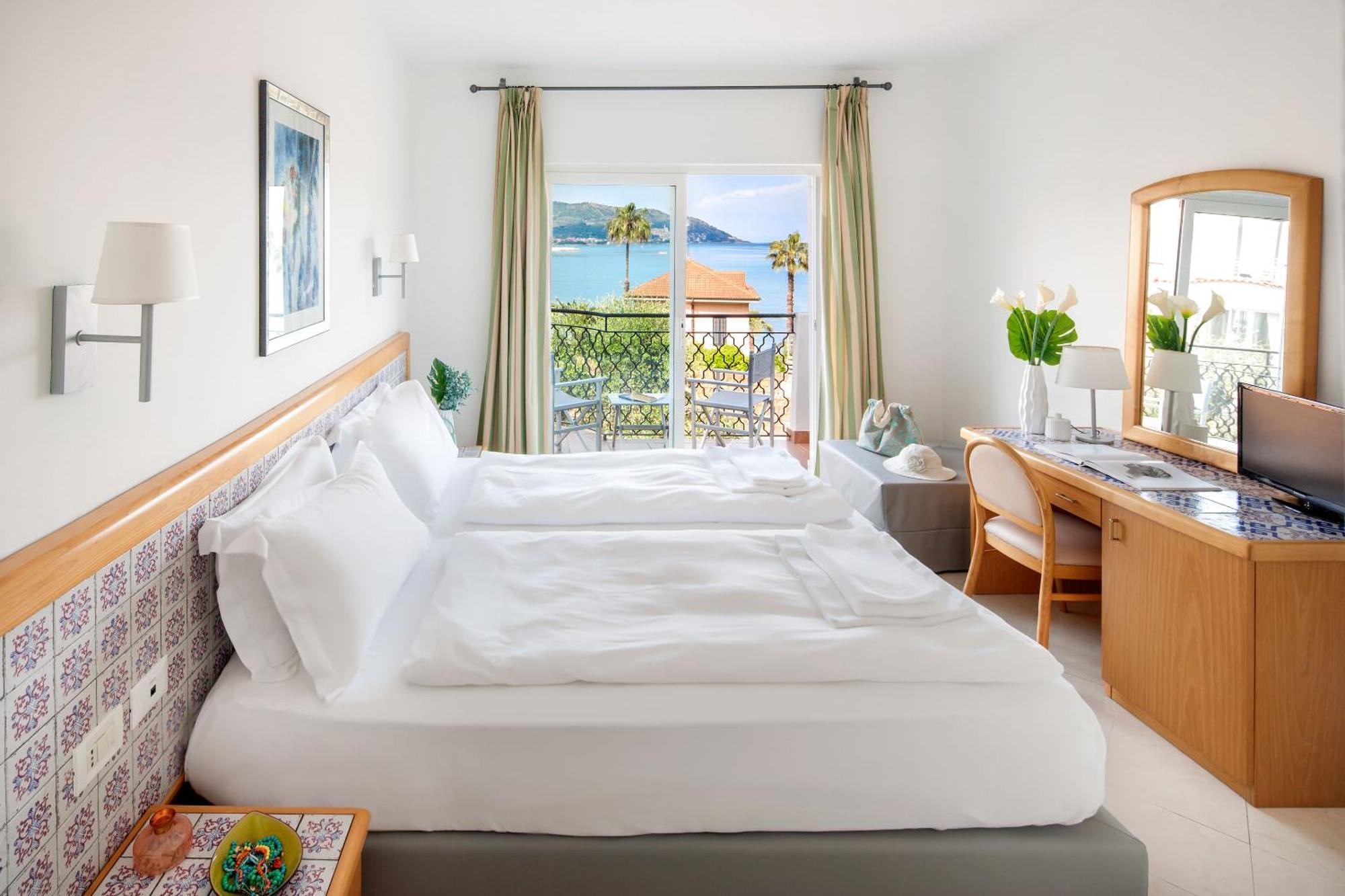 Hotel Moresco ดิอาโนมารีนา ภายนอก รูปภาพ